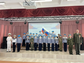 Третьеклассники завершили череду конкурсов патриотической песни! .